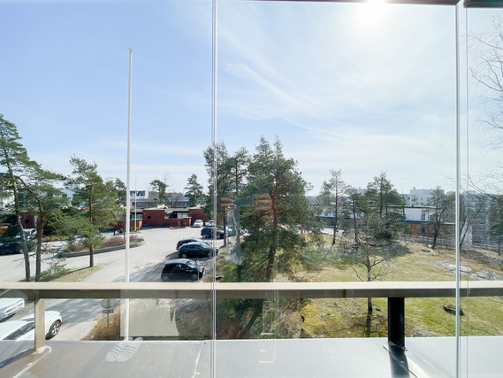 Vuokra-asunto Espoo Niittykumpu Yksiö Eteläparvekkeella varustettu valoisa koti kallion päällä hienolla paikalla.