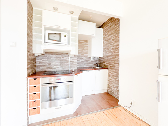 Rental Helsinki Kallio 2 rooms Kiva kaksio Kallion  trendi alueella. Ylimmässä kerroksessa laadukasta asumista.