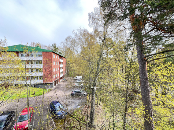 Rental Espoo Leppävaara 1 room Valoisa, parvekkeellinen koti  neljännessä kerroksessa, keskeisellä sijainnilla.