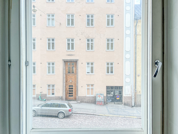 Vuokra-asunto Helsinki Harju Yksiö Avara yksiö keskeisellä sijainnilla metron lähellä. Tuplaikkunat tuovat valoa mukavasti.