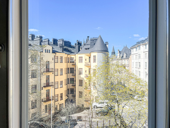 Rental Helsinki Katajanokka 1 room Tämä koti hurmaa korkealla huonekorkeudellaan ja ihanalla ikkuna maisemalla!