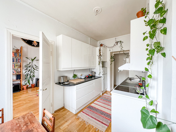 Vuokra-asunto Helsinki Kallio Yksiö Neljännen kerroksen mahtavan kokoinen kotoisa koti sisäpihan puolella.