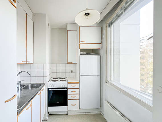 Rental Vantaa Hakunila 1 room Tilava yksiö, jossa ikkunat kahteen suuntaan.
