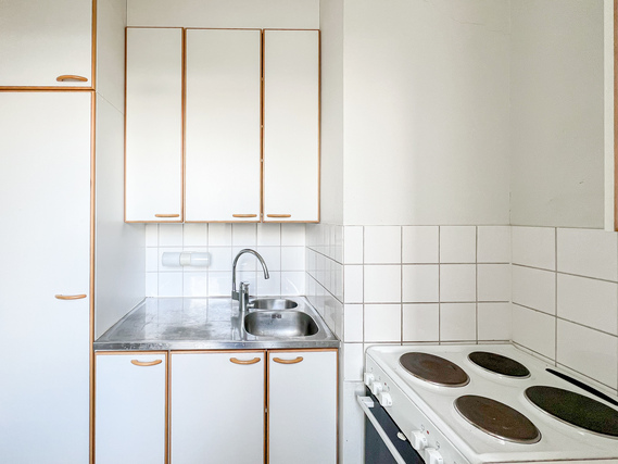 Rental Vantaa Hakunila 1 room Tilava yksiö, jossa ikkunat kahteen suuntaan.