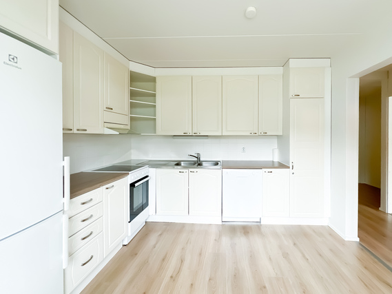 Rental Akaa  3 rooms Siistikuntoinen koti omalla pihalla ja vaatehuoneella varustettuna,