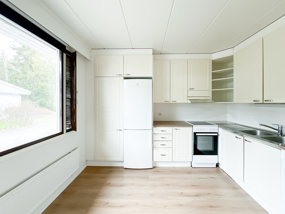 Rental Akaa  3 rooms Siistikuntoinen koti omalla pihalla ja vaatehuoneella varustettuna,