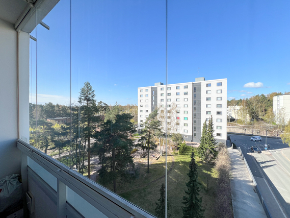 Vuokra-asunto Espoo Matinkylä Kaksio Viidennen kerroksen parvekkeellinen kaksio hissitalossa.