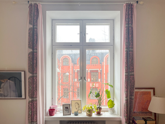 Rental Helsinki Punavuori 1 room Hissitalon kolmannen kerroksen koti upeilla ikkunanäkymillä Helsingin sydämessä.