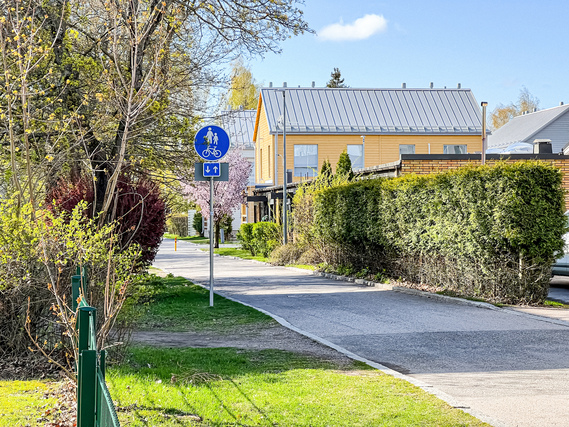 Rental Vantaa Tikkurila 1 room Koti rauhallisella paikalla, ja kuitenkin palvelut lähellä! Oma sauna kruunaa kokonaisuuden.