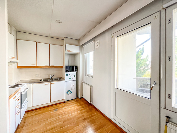 Rental Vantaa Tikkurila 1 room Koti rauhallisella paikalla, ja kuitenkin palvelut lähellä! Oma sauna kruunaa kokonaisuuden.