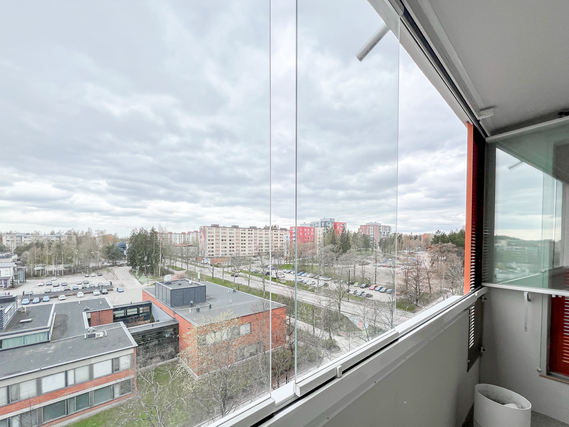 Rental Vantaa Myyrmäki 2 rooms Valoisa ja kotoisa kaksio vaatehuoneella, lasitetulla parvekkeella ja modernilla keittiöllä.