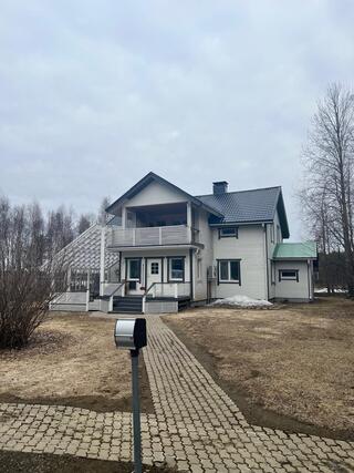 Vuokra-asunto Kolari Kolari 4 huonetta Talon etupuoli.