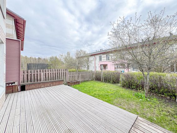 Vuokra-asunto Espoo Rastaspuisto 4 huonetta Suojaisalla alueella viihtyisä rivitalokoti. Lämmitys sisältyy vuokraan. Taloyhtiön netti 0 ¤/kk.