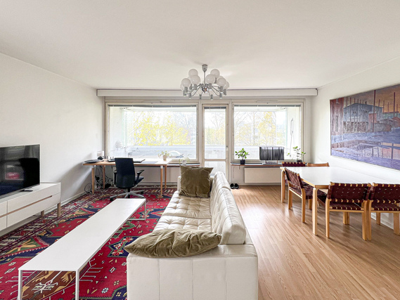 Vuokra-asunto Helsinki Maunula Kaksio Valoisa ylimmän kerroksen kulmahuoneisto, jonka kruunaa suuri lasitettu parveke!