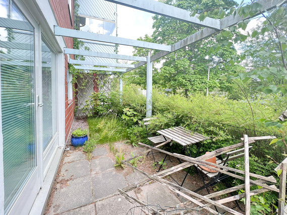 Rental Espoo Mikkelä 2 rooms Valoisa kulmahuoneisto rauhallisella sijainnilla, omalla pienellä pihalla!
