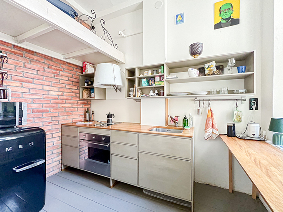 Rental Helsinki Punavuori 1 room Ihastuttava kolmannen kerroksen koti, kahdella parvella!