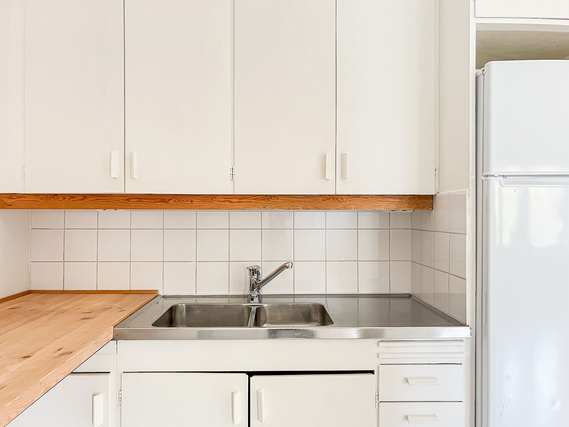Rental Helsinki Munkkivuori 2 rooms Keittiössä on hyvin säilytystilaa..