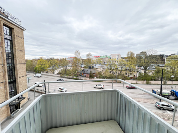 Vuokra-asunto Helsinki Kamppi Kaksio Loistosijainnilla läpitalon huoneisto viidennessä kerroksessa.