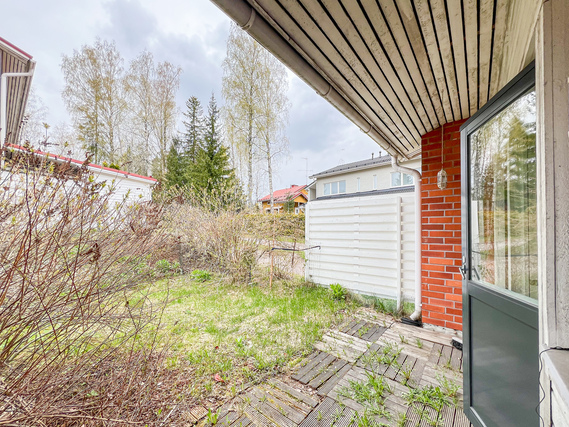 Vuokra-asunto Vantaa Leppäkorpi Yksiö Rivitalon päätyhuoneisto rauhallisella paikalla Vantaan Leppäkorvessa.