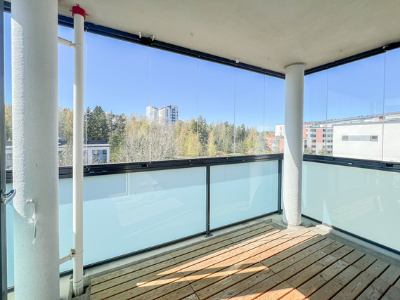 Vuokra-asunto Espoo Espoonlahti Kaksio Valoisa ylimmän kerroksen huoneisto, omalla saunalla ja lasitetulla parvekkeella!