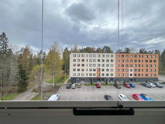 Vuokra-asunto Kerava Kurkela Kaksio Ihastuttavan avara parvekkeellinen koti. Taloyhtiössä on mm. uima-allas ja sauna.