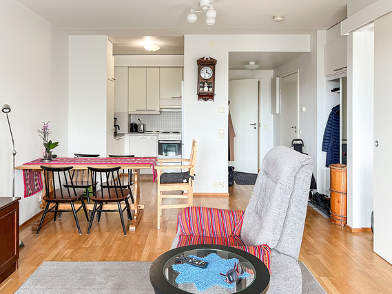 Rental Espoo Kilo 2 rooms Valoisa koti hissitalosta juna-aseman vierestä!