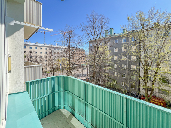 Rental Helsinki Taka-Töölö 2 rooms Upea läpitalonkoti, jossa nautitaan avarasta valoisuudesta sekä ruhtinaallisesta säilytystilasta!