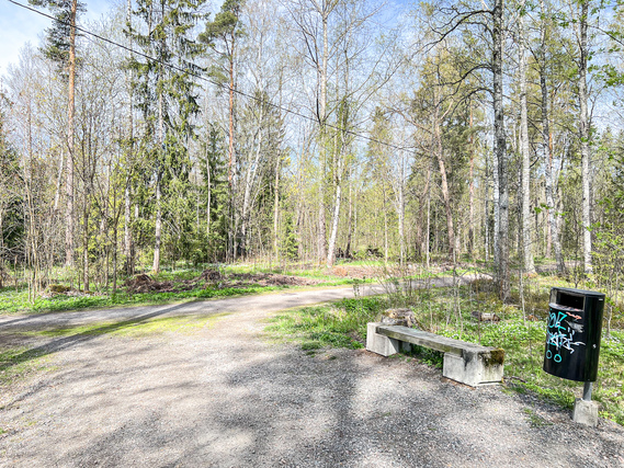 Vuokra-asunto Kerava Kannisto Yksiö Tilava koti, jossa erillinen keittiö ja lasitettu parveke.