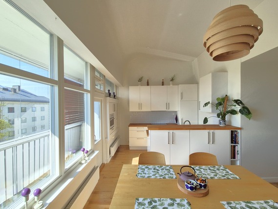 Rental Vaasa Hietalahti 3 rooms Avoin, valoisa ja tunnelmallinen ruokailutila avokeittiöllä.