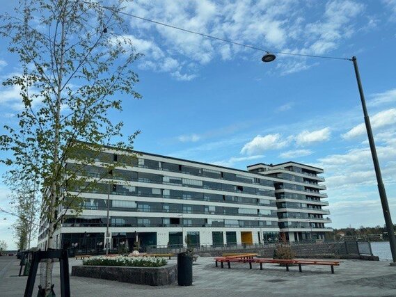 Vuokra-asunto Helsinki Kalasatama 4 huonetta Talon julkisivu Redin suunnasta tarkasteltuna