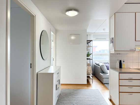 Rental Espoo Leppävaara 3 rooms Valoisa ja avara koti hissitalon 3. kerroksesta hyvällä sijainnilla!