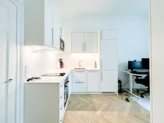 Vuokra-asunto Helsinki Kamppi Yksiö Tyylikäs remontoitu toimiva keittiö integroiduilla kodinkoneilla. Vesimaksu 0¤