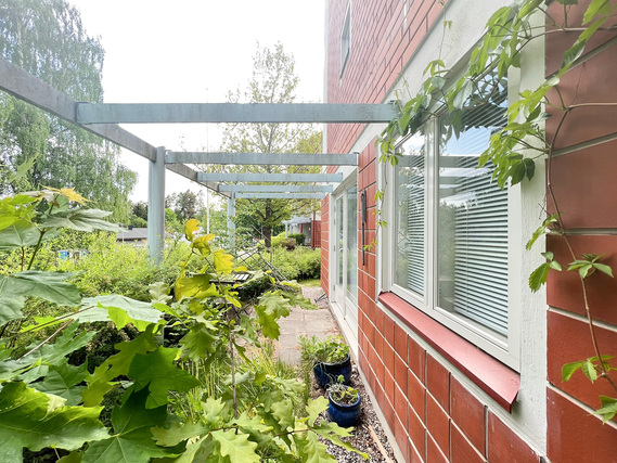 Rental Espoo Mikkelä 2 rooms Valoisa kulmahuoneisto rauhallisella sijainnilla, omalla pienellä pihalla!