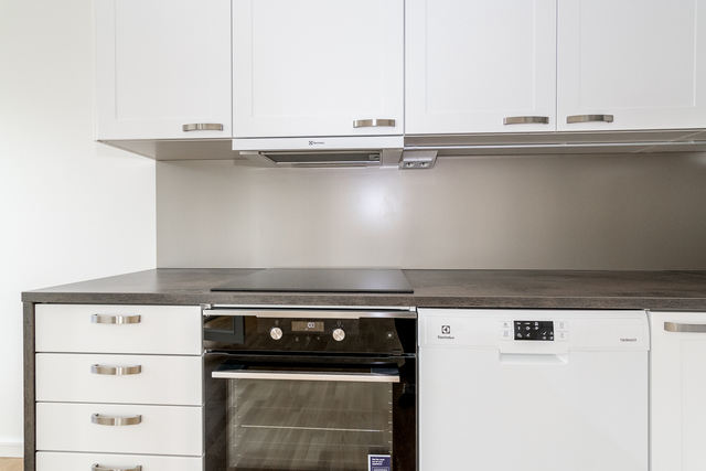 Rental Helsinki Kallio 4 rooms Upea 6. kerroksen läpitalon asunto hyvällä sijainnilla.