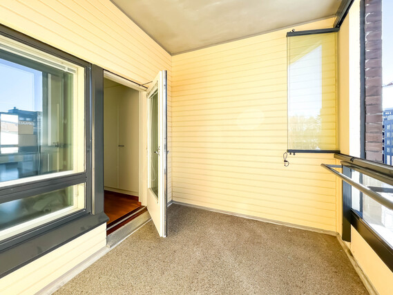 Rental Vantaa Kivistö 2 rooms Neljännen kerroksen viihtyisä läpitalonhuoneisto, missä erikoisuutena jopa kaksi parveketta!