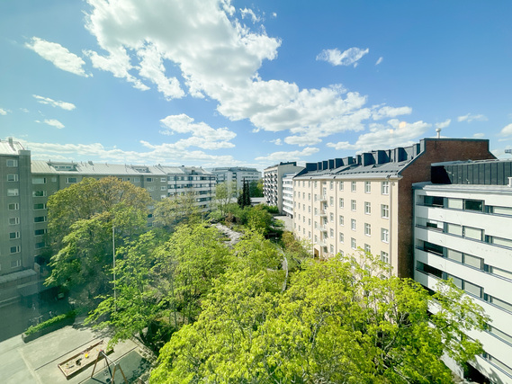 Vuokra-asunto Helsinki Kallio Yksiö Ylimmän seitsemännen kerroksen näköalakoti sisäpihan suojassa! Talossa hyvä sauna ja pesutupa.