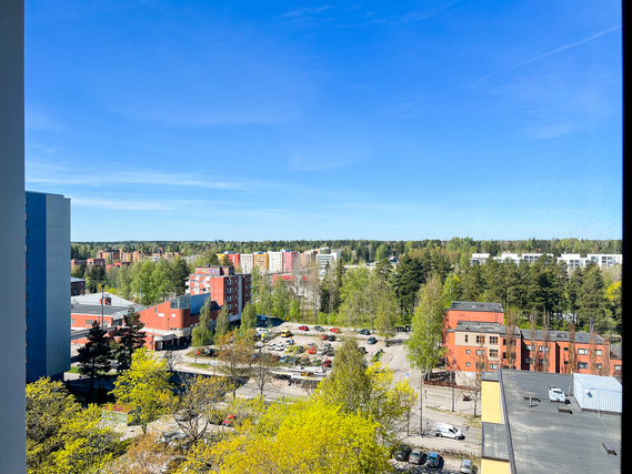 Vuokra-asunto Vantaa Koivukylä Yksiö Yhdeksännen kerroksen valoisa yksiö, missä ikkunasta aukeaa hulppea maisema.