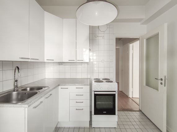 Rental Helsinki Alppila 3 rooms Valoisa ja tilava kulmahuoneisto omalla lasitetulla parvekkeella!
