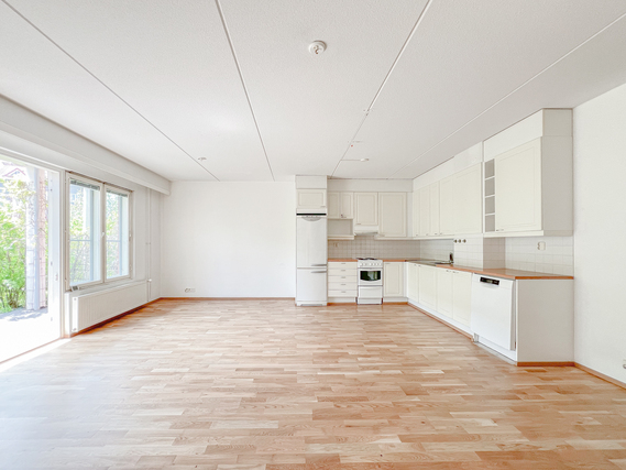 Rental Vantaa Kartanonkoski 2 rooms Oma piha, sauna, reilusti säilytystilaa sekä autopaikka! Mitä muuta voisit vielä toivoa?