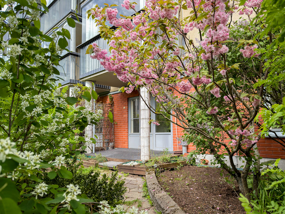 Rental Vantaa Kartanonkoski 2 rooms Oma piha, sauna, reilusti säilytystilaa sekä autopaikka! Mitä muuta voisit vielä toivoa?