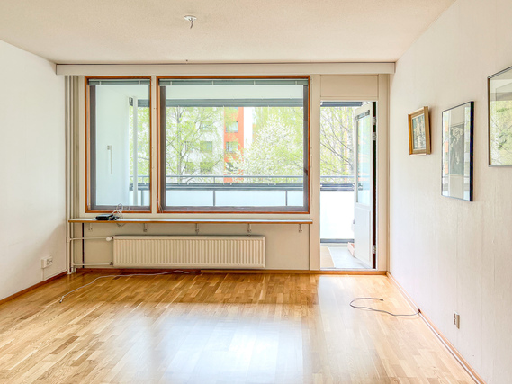 Vuokra-asunto Espoo Perkkaa Kaksio Kivalla ilmeellä oleva 1. kerroksen koti, jossa taloyhtiössä on iso sisäpiha, minne parveke on