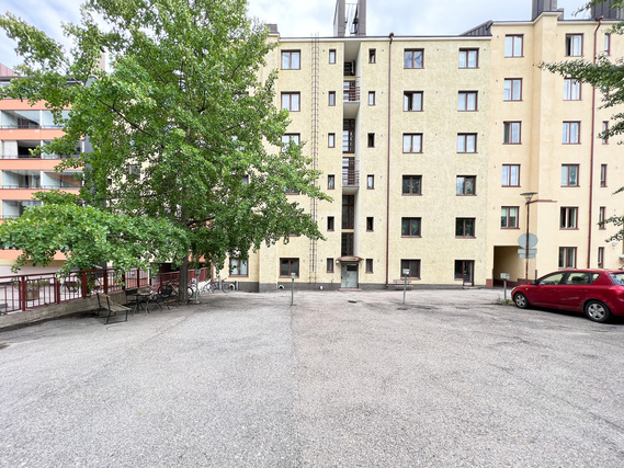 Vuokra-asunto Helsinki Kallio Yksiö Remontoitu koti loistosijainnilla ensimmäisessä kerroksessa rauhallisen sisäpihan  puolella.