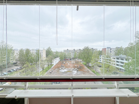 Vuokra-asunto Vantaa Myyrmäki Yksiö Lasitettu parveke. Juuri putkiremonttitista valmistunut valoisa vaalean sävyinen kaunis koti!