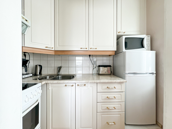Rental Helsinki Etelä-Haaga 2 rooms Kodikas kulmahuoneisto hissillisessä talossa!