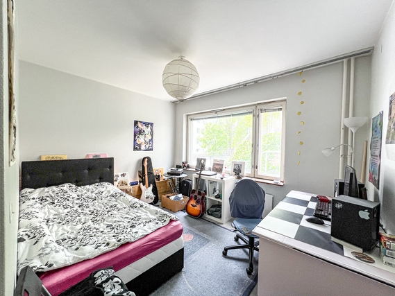 Rental Helsinki Kallio 2 rooms Läpitalonhuoneisto tarjoaa asukkaalleen kaksi tilavaa huonetta sekä erillisen keittiön.