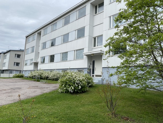 Vuokra-asunto Hyvinkää Parantola Kaksio Parveke kävelytien ja puiston suuntaan