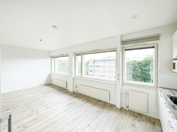 Rental Helsinki Konala 1 room Neljännen kerroksen valoisa yksiö, jossa on siistit seinät ja lattiat vinyylankkua