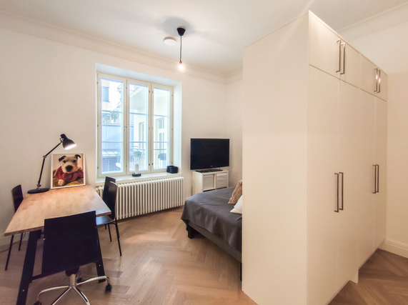 Rental Helsinki Kamppi 1 room Tyylikäs remontoitu toimiva keittiö integroiduilla kodinkoneilla. Vesimaksu 0¤
