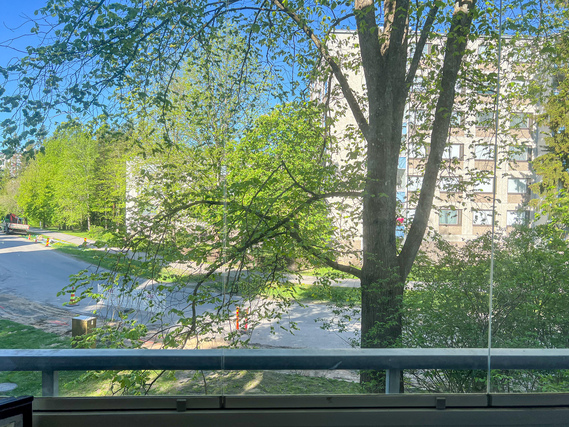 Vuokra-asunto Turku Varissuo Kaksio Hissitalon toisen kerroksen koti omalla lasitetulla parvekkeella.