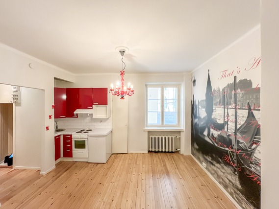 Rental Helsinki Ullanlinna 1 room Tunnelmallinen ensimmäisen kerroksen sisäpihan puolen koti huippupaikalla.